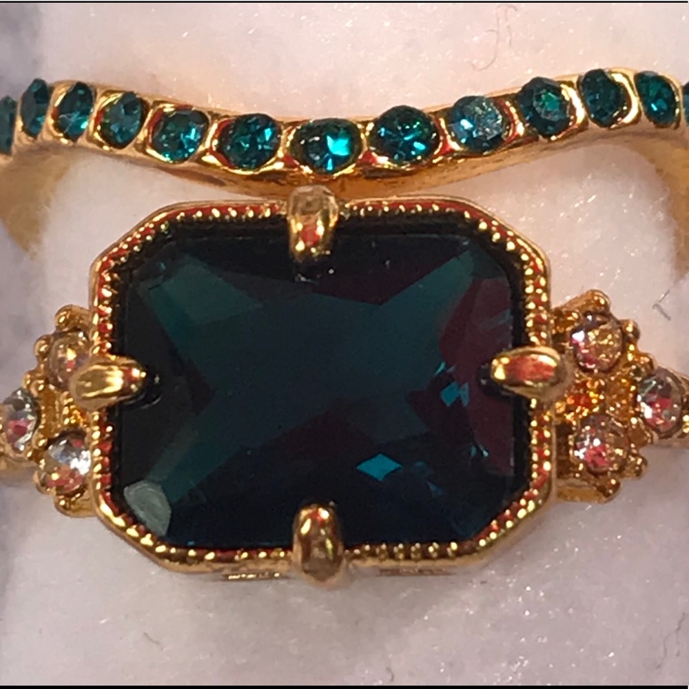 Gorgeous Green Ring - Picture 2 of 4